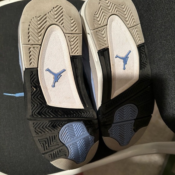 Jordan 4 UNC - Picture 3 of 7